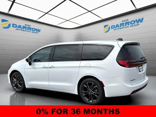 Bright White Clearcoat 2026 Chrysler Pacifica L
