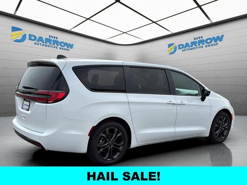Bright White Clearcoat 2026 Chrysler Pacifica L