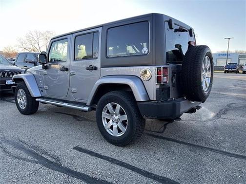 Photo 4 of 7 of 2017 Jeep Wrangler Unlimited Sahara