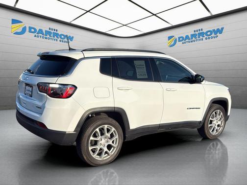 Bright White Clearcoat 2024 Jeep Compass Latitude Lux