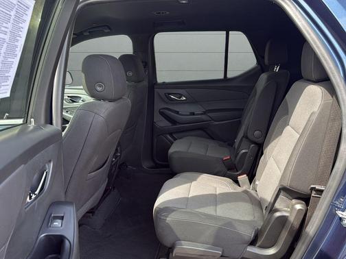 Northsky Blue Metallic 2022 Chevrolet Traverse LT Cloth