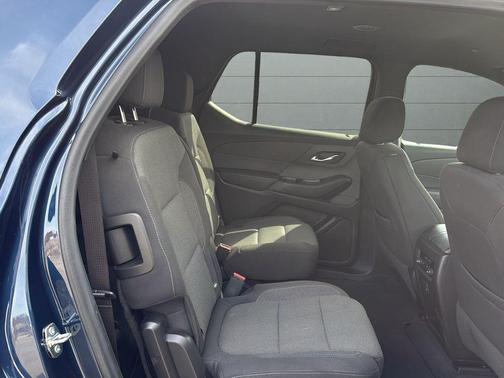 Northsky Blue Metallic 2022 Chevrolet Traverse LT Cloth