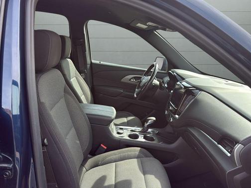 Northsky Blue Metallic 2022 Chevrolet Traverse LT Cloth