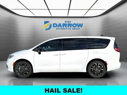 Bright White Clearcoat 2026 Chrysler Pacifica L