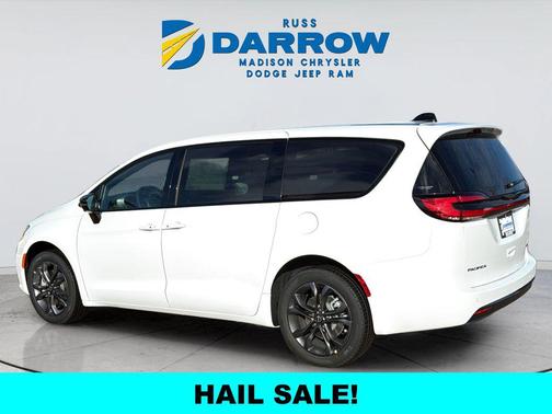 Bright White Clearcoat 2026 Chrysler Pacifica L