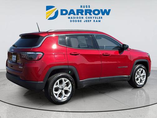 Red Hot Pearlcoat 2025 Jeep Compass Latitude