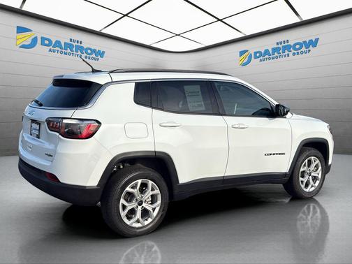 Bright White Clearcoat 2025 Jeep Compass Latitude