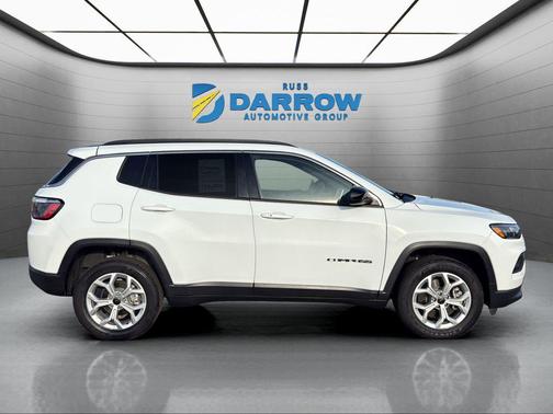 Bright White Clearcoat 2025 Jeep Compass Latitude