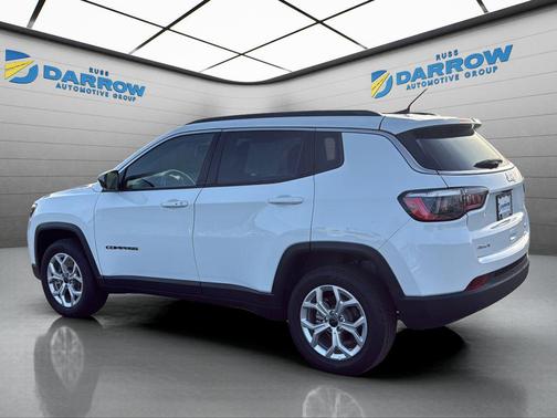 Bright White Clearcoat 2025 Jeep Compass Latitude