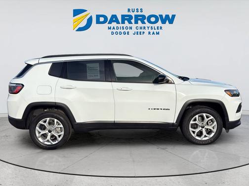 Bright White Clearcoat 2025 Jeep Compass Latitude
