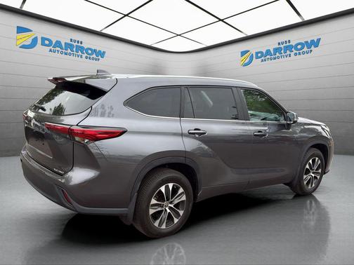 Magnetic Gray Metallic 2023 Toyota Highlander XLE