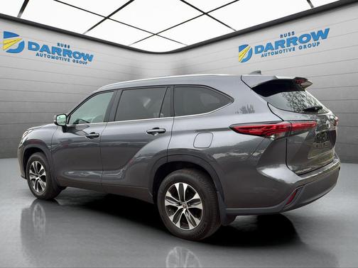 Magnetic Gray Metallic 2023 Toyota Highlander XLE