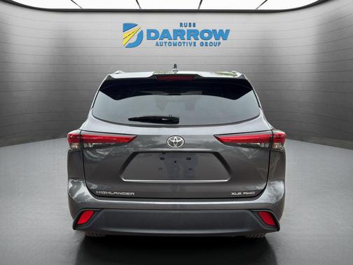 Magnetic Gray Metallic 2023 Toyota Highlander XLE