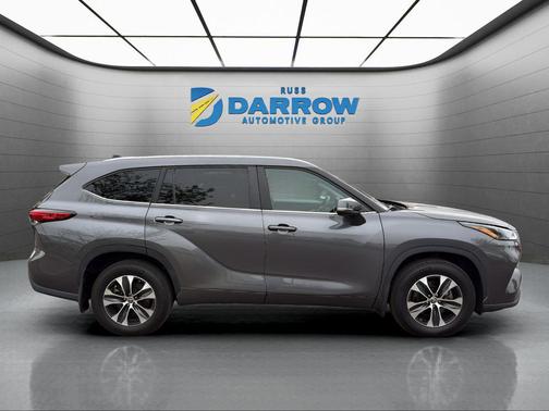 Magnetic Gray Metallic 2023 Toyota Highlander XLE