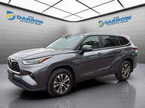 Magnetic Gray Metallic 2023 Toyota Highlander XLE