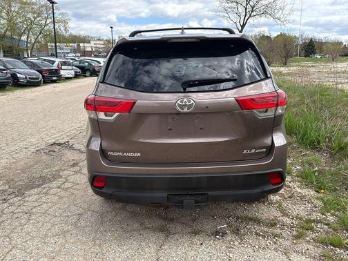 Walnut 2019 Toyota Highlander XLE