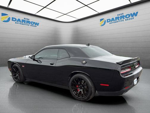 Pitch Black Clearcoat 2016 Dodge Challenger SRT 392