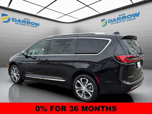 Diamond Black Crystal Pearlcoat 2026 Chrysler Pacifica L