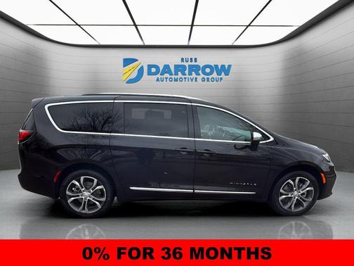 Diamond Black Crystal Pearlcoat 2026 Chrysler Pacifica L