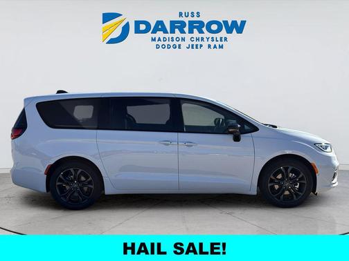 Bright White Clearcoat 2026 Chrysler Pacifica L