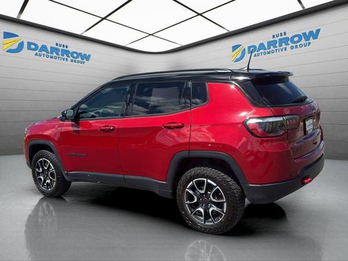 Red Hot Pearlcoat 2025 Jeep Compass Trailhawk