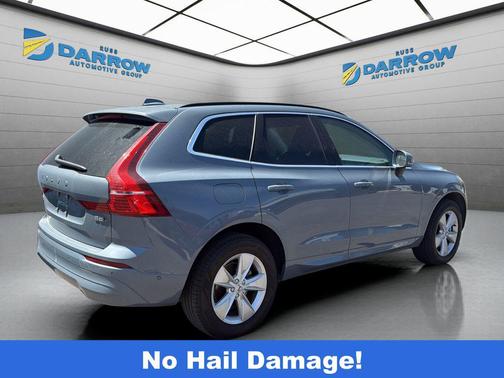 Blue 2022 Volvo XC60 B5 Momentum