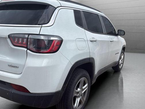 Bright White Clearcoat 2023 Jeep Compass Latitude