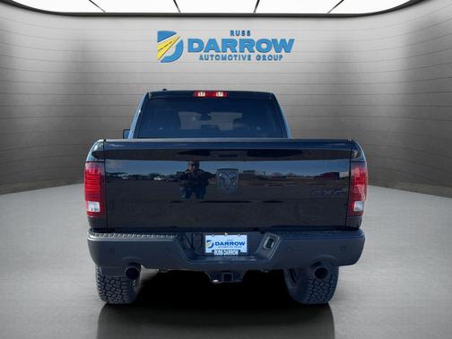 Diamond Black Crystal Pearlcoat 2022 RAM 1500 Classic SLT