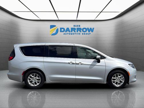 Silver Mist Clearcoat 2022 Chrysler Voyager LX