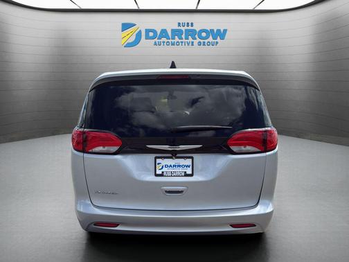Silver Mist Clearcoat 2022 Chrysler Voyager LX