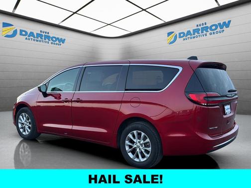 Red Hot Pearlcoat 2025 Chrysler Pacifica L