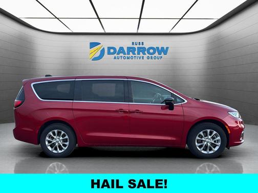 Red Hot Pearlcoat 2025 Chrysler Pacifica L