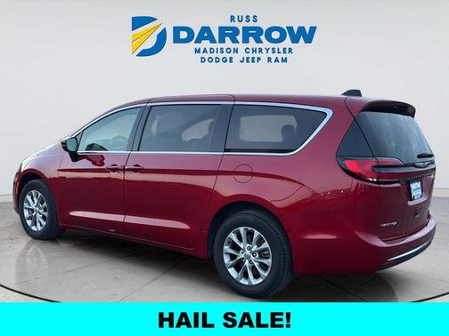 Red Hot Pearlcoat 2025 Chrysler Pacifica L