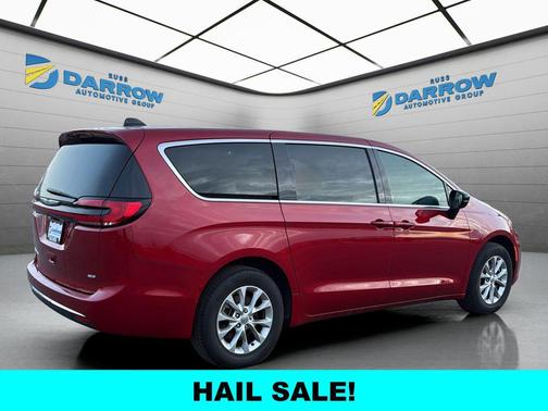 Red Hot Pearlcoat 2025 Chrysler Pacifica L