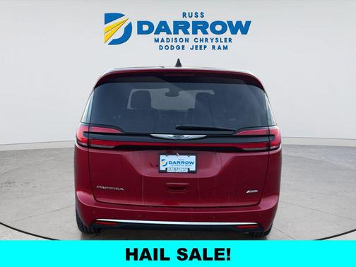 Red Hot Pearlcoat 2025 Chrysler Pacifica L