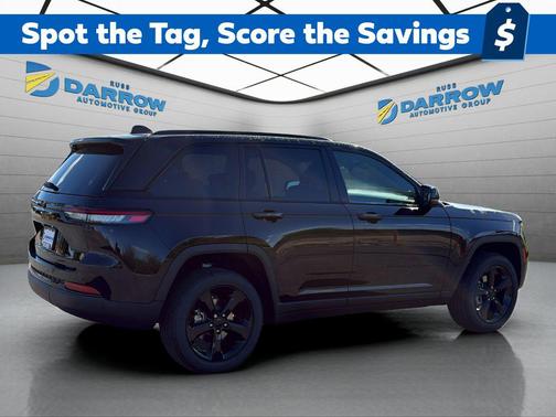 Diamond Black Crystal Pearlcoat 2025 Jeep Grand Cherokee Altitude