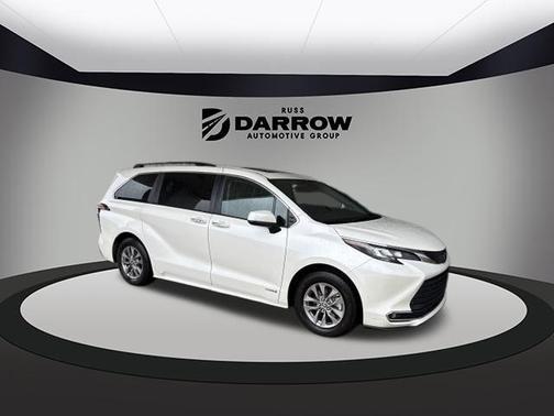 2021 Toyota Sienna XLE 8 Passenger