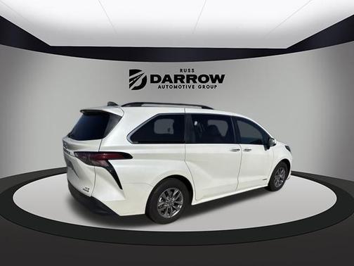 2021 Toyota Sienna XLE 8 Passenger