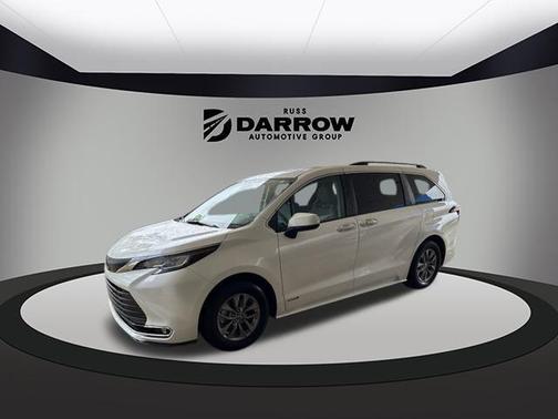 2021 Toyota Sienna XLE 8 Passenger