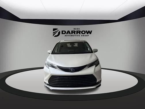 2021 Toyota Sienna XLE 8 Passenger