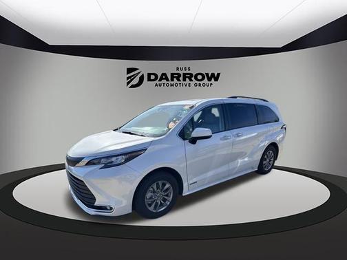 2021 Toyota Sienna XLE 8 Passenger