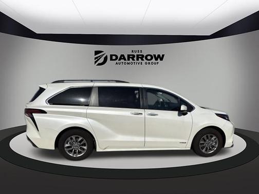 2021 Toyota Sienna XLE 8 Passenger