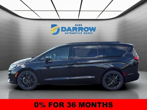 Diamond Black Crystal Pearlcoat 2026 Chrysler Pacifica Limited