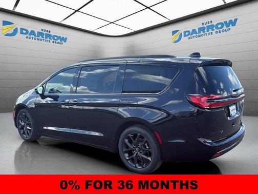Diamond Black Crystal Pearlcoat 2026 Chrysler Pacifica Limited
