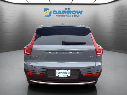 Gray 2022 Volvo XC40 T5 Momentum