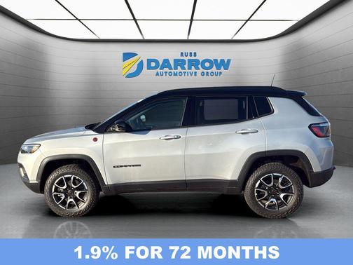 Silver Zynith Metallic Clearcoat 2026 Jeep Compass Trailhawk