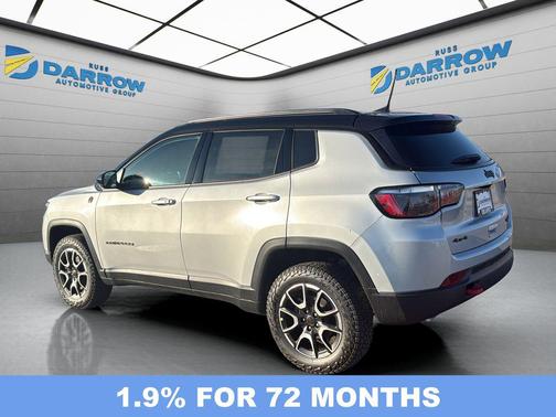 Silver Zynith Metallic Clearcoat 2026 Jeep Compass Trailhawk