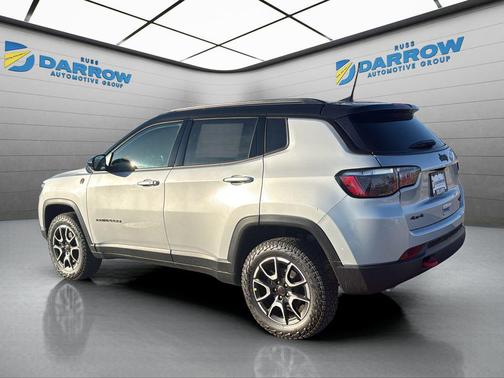 Silver Zynith Metallic Clearcoat 2026 Jeep Compass Trailhawk