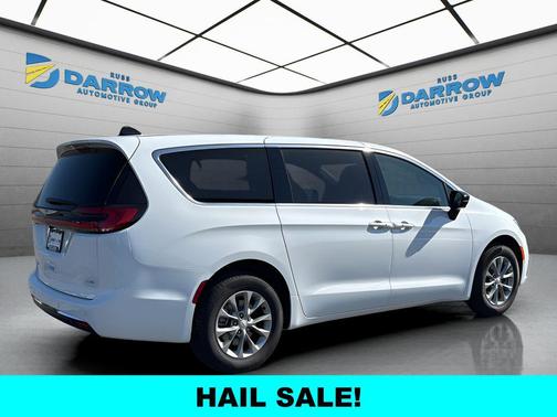 Bright White Clearcoat 2026 Chrysler Pacifica L