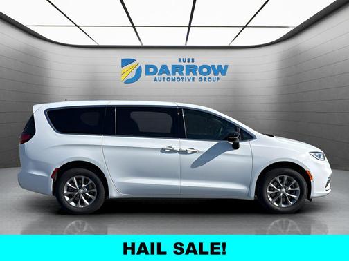 Bright White Clearcoat 2026 Chrysler Pacifica L